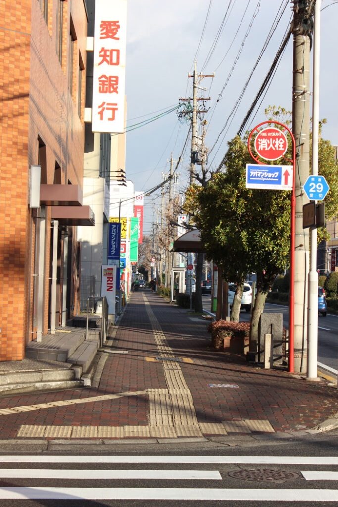 愛知銀行高畑支店さんをさらにまっすぐです。